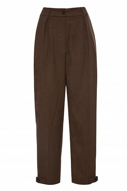 High-waisted pleated trousers