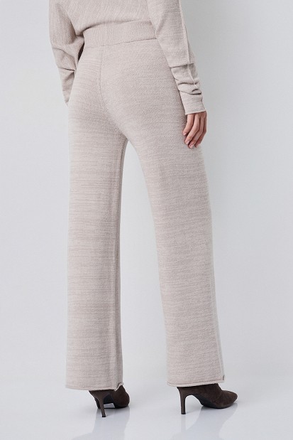Pantaloni din tricot