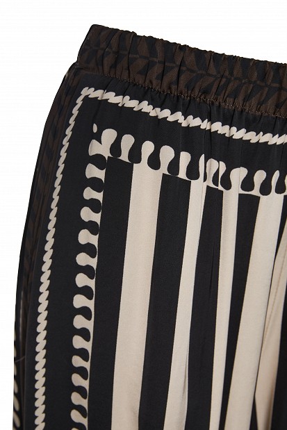 Printed wide-leg trousers with satin finish
