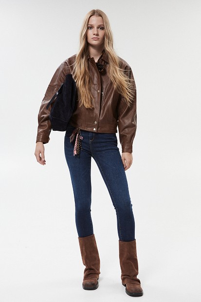 Selena skinny jeans with a decorative detail