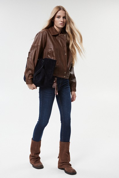 Selena skinny jeans with a decorative detail