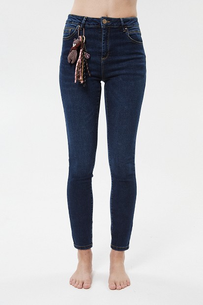 Selena skinny jeans with a decorative detail