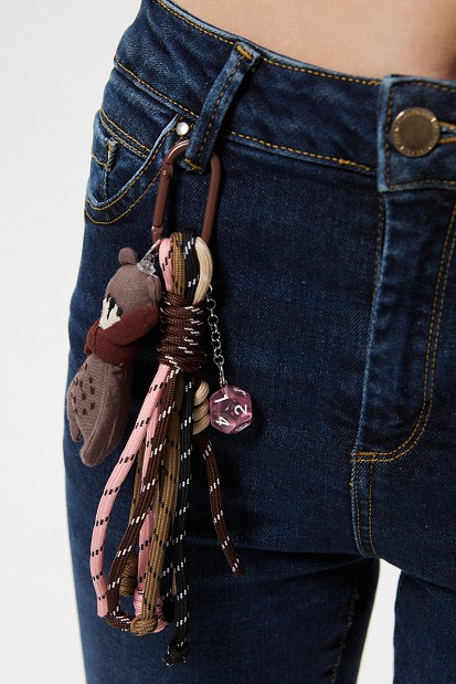 Selena skinny jeans with a decorative detail