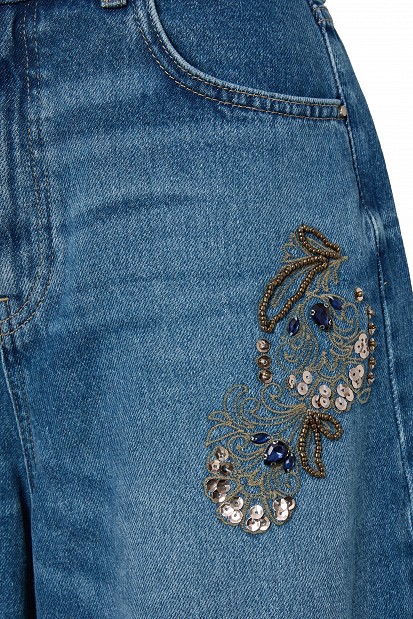 Dione barrel with embroidered details
