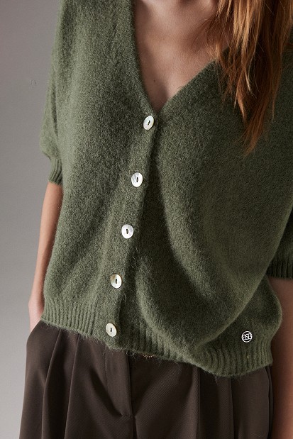 Knitted cardigan with 3/4 sleeves