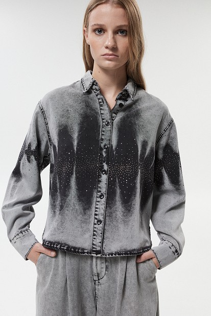 Cămașă denim cu model tie-dye și pietricele