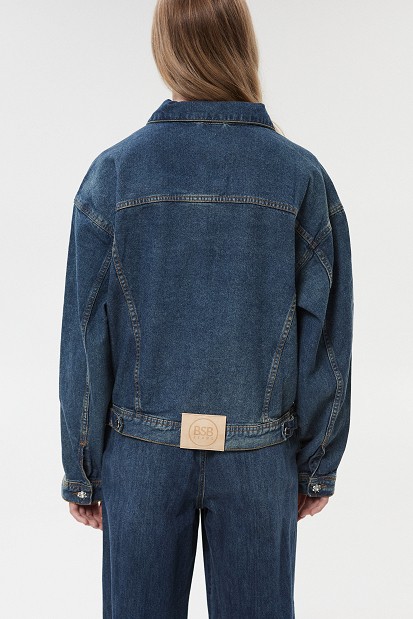 Jachetă din denim cu broșe decorative