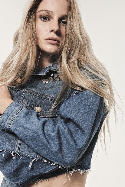 Jachetă din denim cu detalii brodate