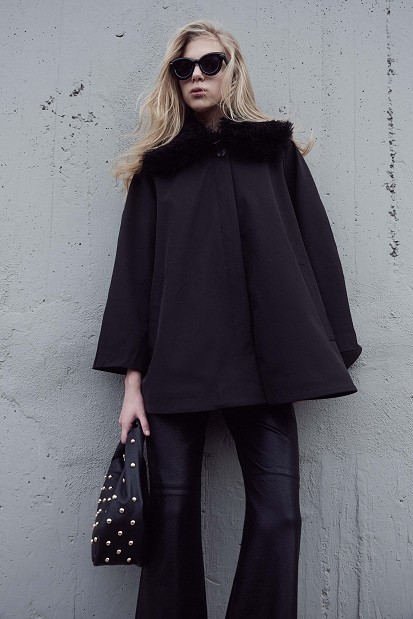 Coat with detachable faux fur