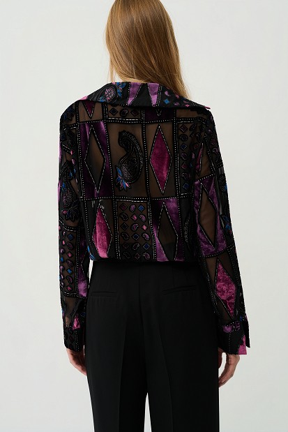 Body transparent cu model geometric și detalii catifelate