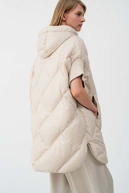 Sleeveless puffer jacket