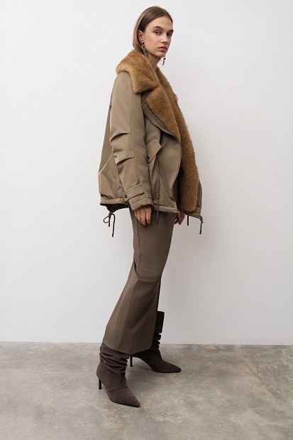 Parka jacket with faux fur collar