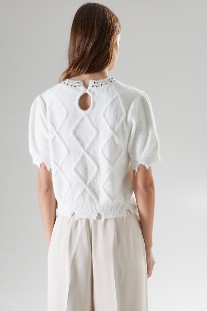 Short-sleeved knitted sweater with embellished stones