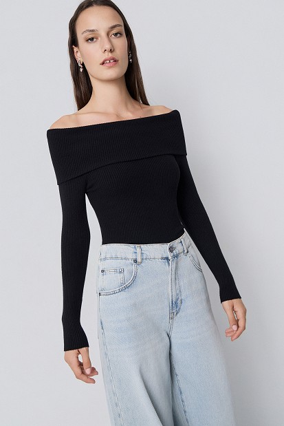 Knitted off-shoulder sweater