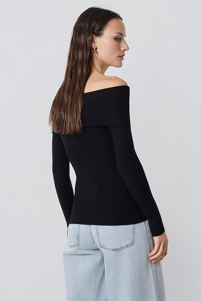 Knitted off-shoulder sweater