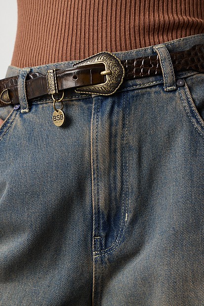 Leather belt with metal details