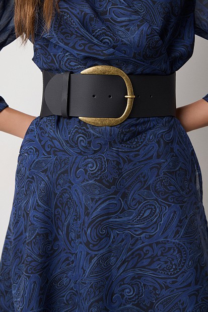 Wide elasticated leather belt