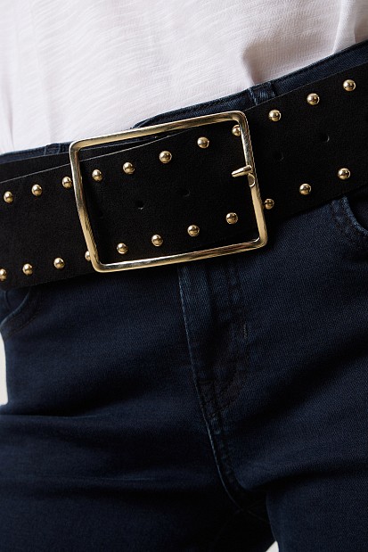 Suede belt with studs