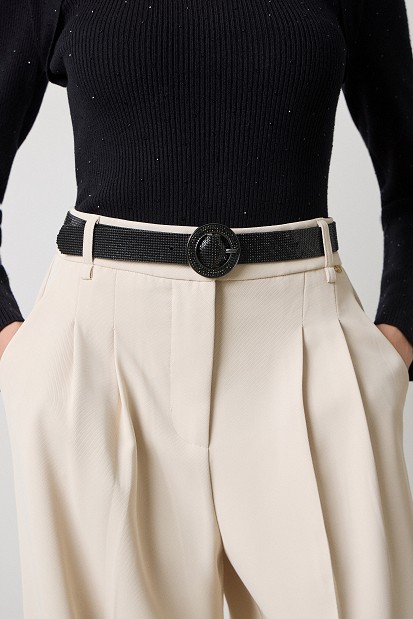 Rhinestone belt with a round buckle