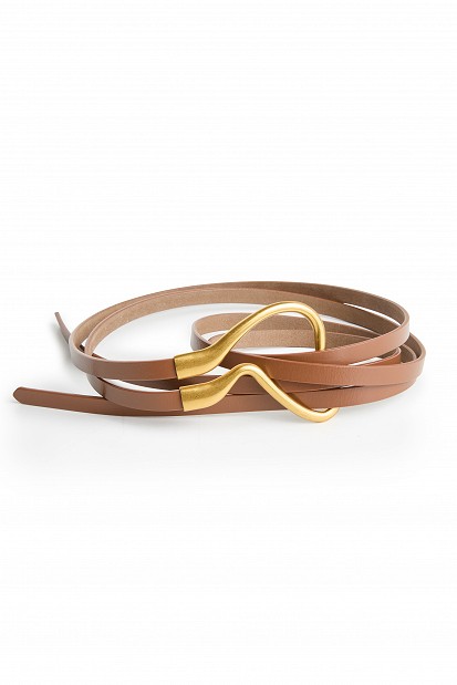 Tie belt with a metal buckle