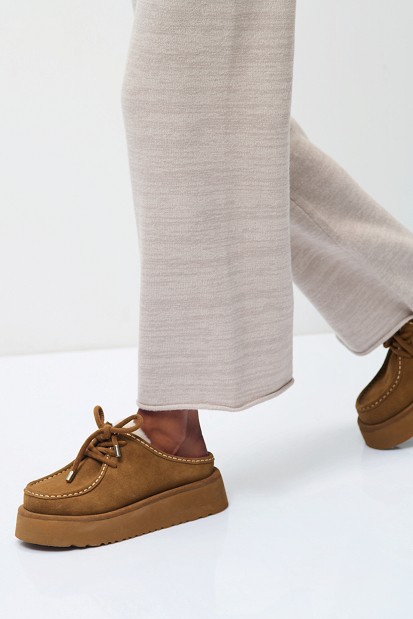 Suede slip-on shoes with faux fur