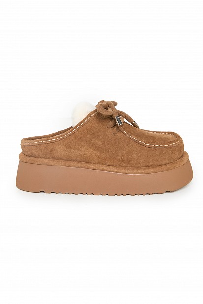 Suede slip-on shoes with faux fur