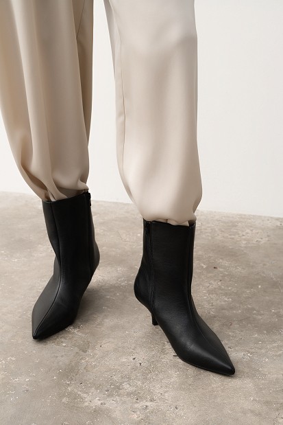 Low-heel ankle boots