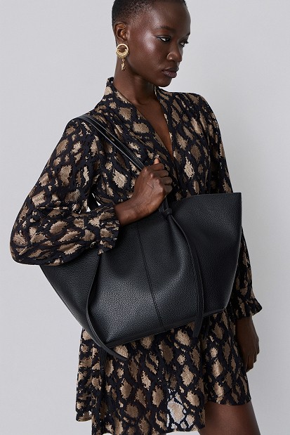 Shopper bag with pleats