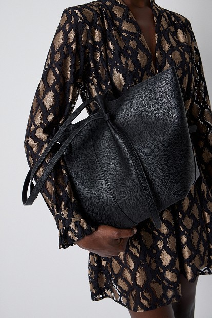 Shopper bag with pleats