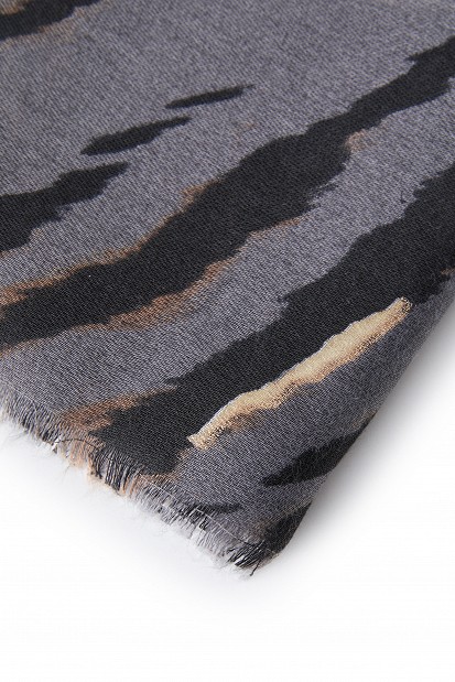 Animal print scarf with gold-tone details