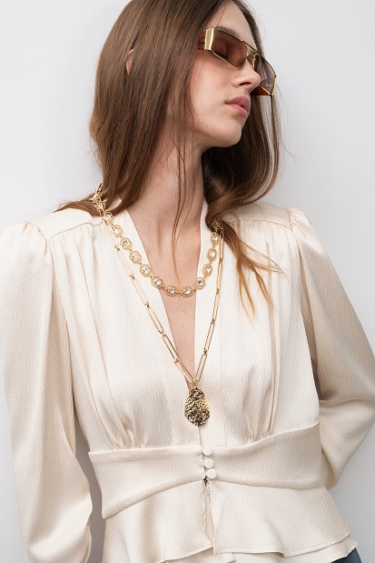 Double-layer necklace with rhinestone detailing