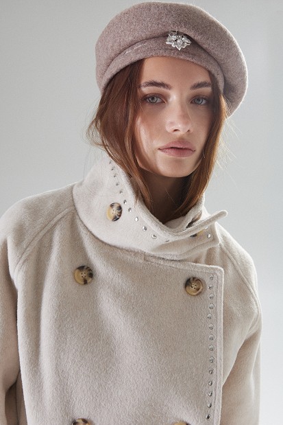 Beret with a jeweled detail