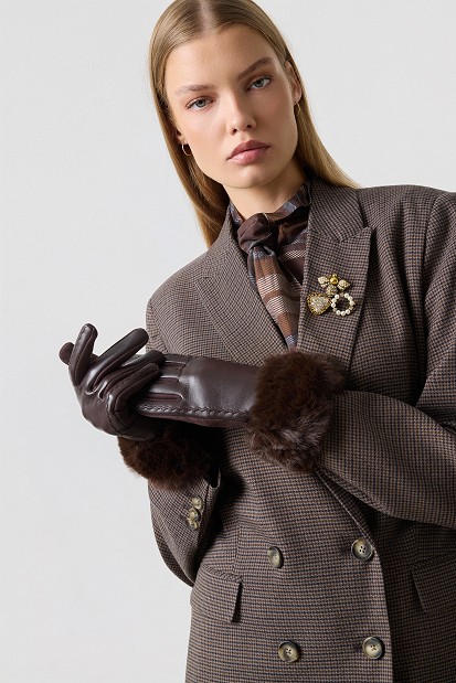 Faux fur-trimmed gloves with a leather-look finish
