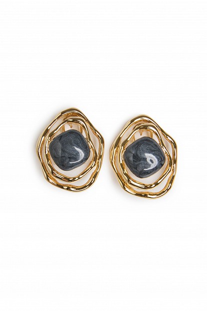 Earrings with decorative stone