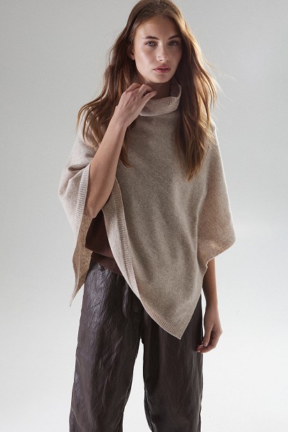 Wool cape with an asymmetric hem