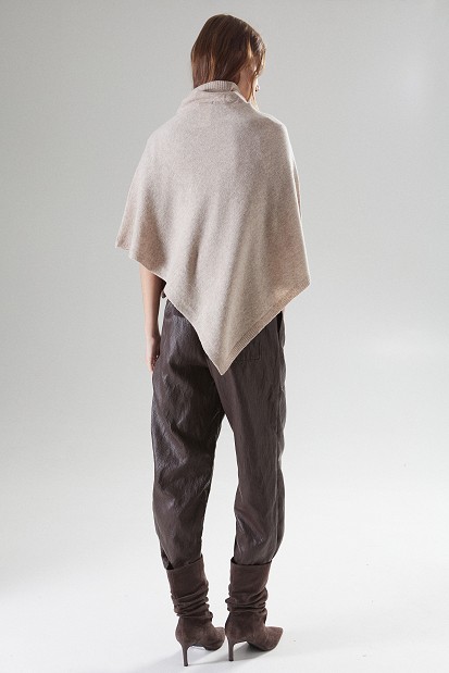 Wool cape with an asymmetric hem