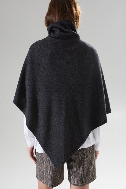 Wool cape with an asymmetric hem