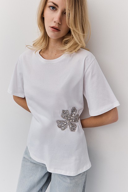 Blouse with flower motive