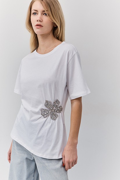 Blouse with flower motive