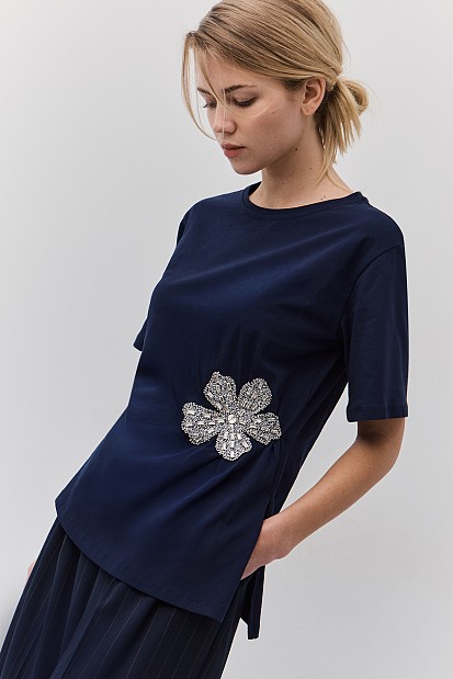 Blouse with flower motive