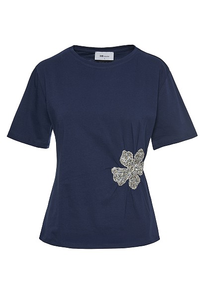 Blouse with flower motive