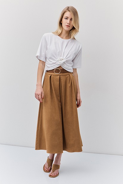 Gathered crop top with short sleeves