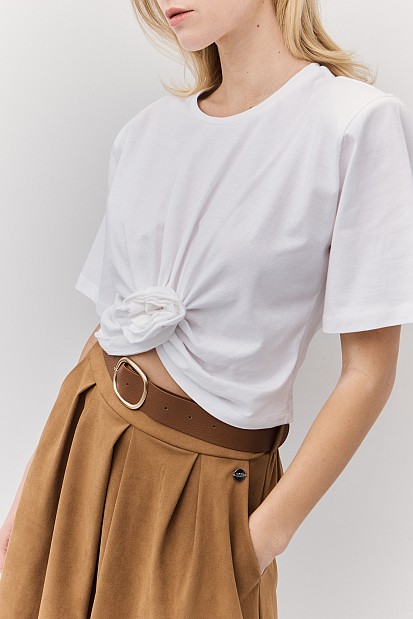 Gathered crop top with short sleeves