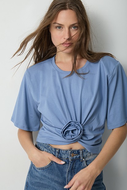 Gathered crop top with short sleeves