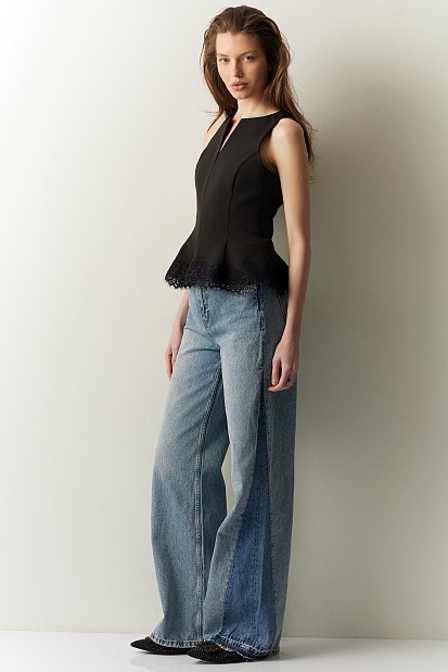 Sleeveless V top with lace