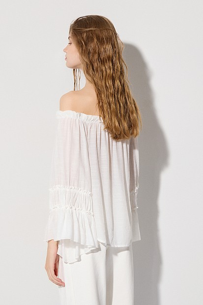 Off-shoulders blouse with ruffles
