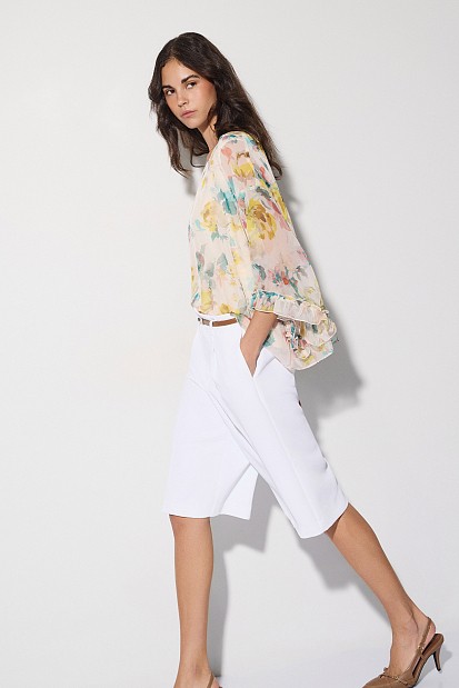 Floral blouse with ruffles