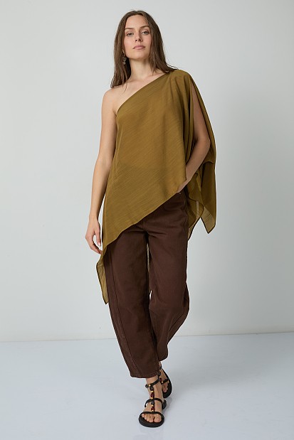 Convertible top with a slit