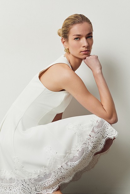 Mini sleeveless dress with lace
