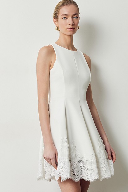 Mini sleeveless dress with lace